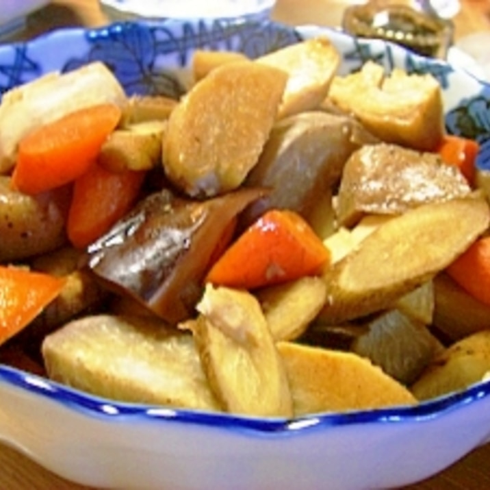 里芋、厚揚げ、根菜の煮物